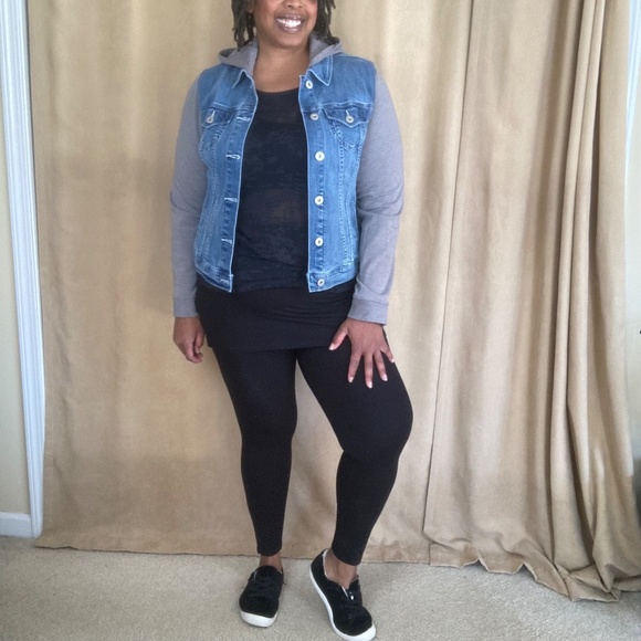 Torrid Trucker Jean Jacket with Fleece Sleeves Medium Wash, size 1X (14/… - Picture 8 of 14